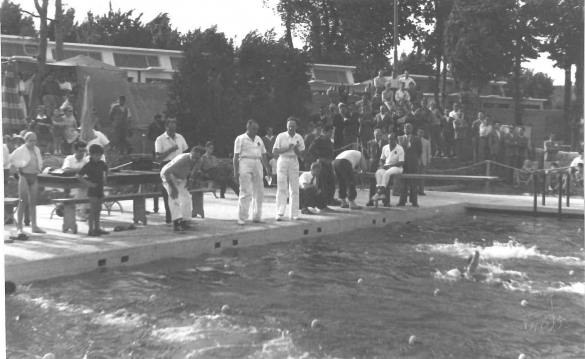 Piscina Leoni - Collezione Biblioteca Comunale G. D. Romagnosi: Anni '60 del Novecento - Gara di nuoto