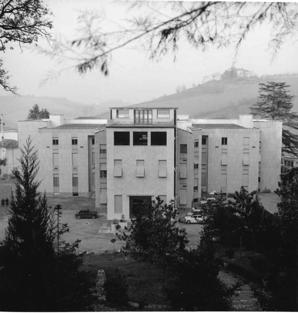 Terme di Tabiano - Collezione Biblioteca Comunale G. D. Romagnosi: Anni '60 del Novecento - La facciata dell'edificio delle terme Respighi