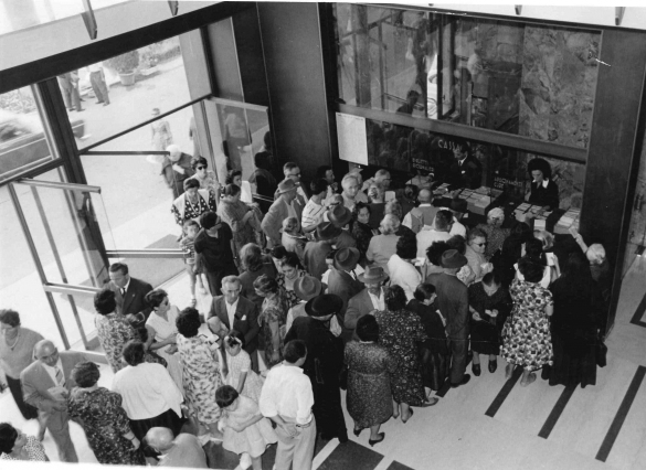 Terme di Tabiano - Collezione Biblioteca Comunale G. D. Romagnosi: Anni '60 del Novecento - Curandi in fila alla cassa accettazione