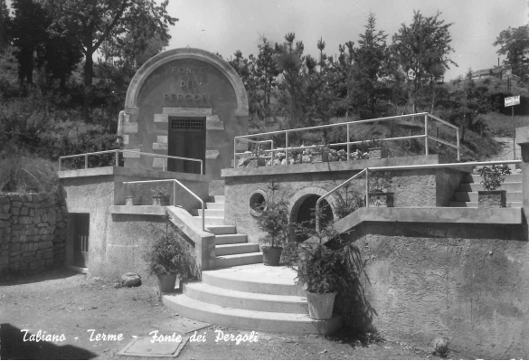 Terme di Tabiano - Collezione Biblioteca Comunale G. D. Romagnosi: Anni '60 del Novecento - La fonte di acqua sulfurea Pergoli di Tabiano