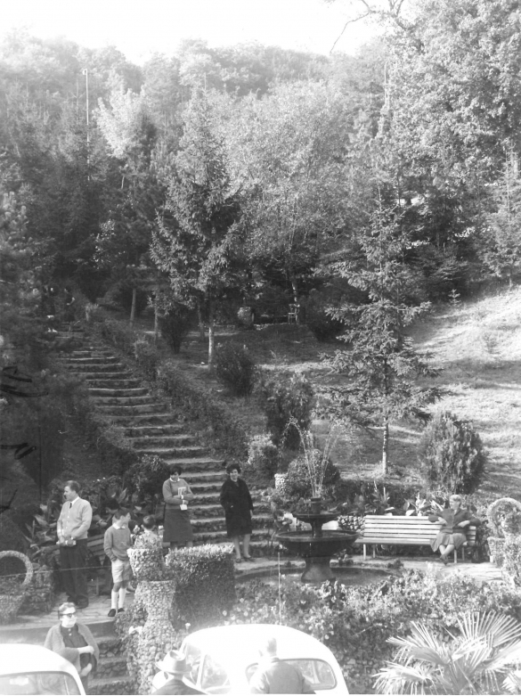 Terme di Tabiano - Collezione Biblioteca Comunale G. D. Romagnosi: Anni '60 del Novecento - Scorcio del parco dello stabilimento ter,ale - Foto Saini Tabiano