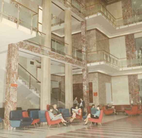 Terme di Tabiano- Collezione Biblioteca Comunale G. D. Romagnosi: Anni '60 del Novecento -L'atrio dello stabilimeto termale