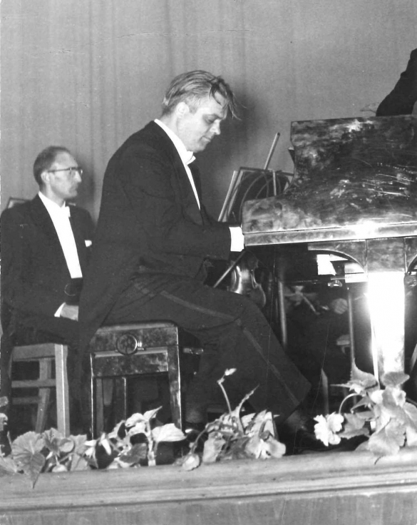 Il Maestro Walter Baracchi - Collezione Biblioteca Comunale G. D. Romagnosi: Pianista e direttore d'orchestra (Parma 1919-Milano1993)