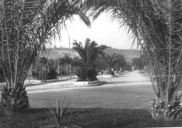 Viabilità - Collezione Biblioteca Comunale G. D. Romagnosi: 1930 circa - Strada storica del centro urbano di Salsomaggiore