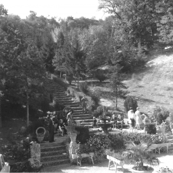 Terme di Tabiano - Collezione Biblioteca Comunale G. D. Romagnosi: 1930 circa. Il parco delle terme