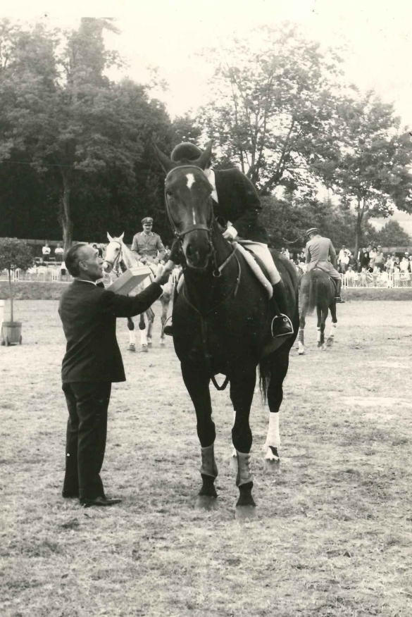 39° Concorso Ippico Nazionale - Collezione Biblioteca Comunale G. D. Romagnosi: 18 agosto 1961 - Cavaliere partecipante al concorso ippico