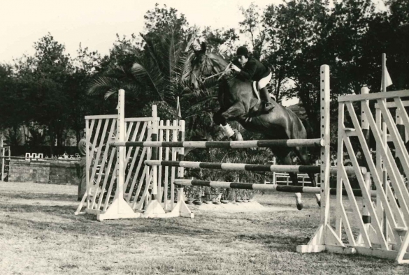39° Concorso Ippico Nazionale - Collezione Biblioteca Comunale G. D. Romagnosi: 18 agosto 1961 - Cavaliere al salto durante il percorso di gara