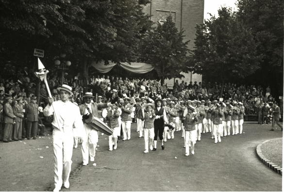 1956 Corso dei Fiori - Collezione Biblioteca Comunale G.D. Romagnosi: Giugno 1956 - n. 1 Gruppo Autonomo di Salsomaggiore Terme  (complesso bandistico)