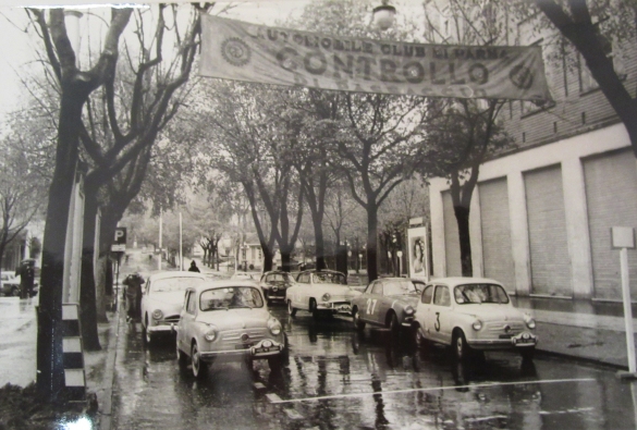 Gara Automobilistica - Collezione BIblioteca G.D.Romagnosi: 1961, Ponte automobilistico Napoli-Milano organizzato dai giornali 'Il mattino' e 'Corriere di Napoli'