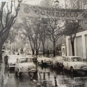 Gara Automobilistica - Collezione BIblioteca G.D.Romagnosi: 1961, Ponte automobilistico Napoli-Milano organizzato dai giornali 'Il mattino' e 'Corriere di Napoli'