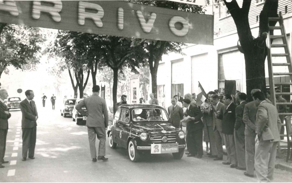 Gara Automobilistica - Collezione BIblioteca G.D.Romagnosi: 1961, Ponte automobilistico Napoli-Milano organizzato dai giornali 'Il mattino' e 'Corriere di Napoli'