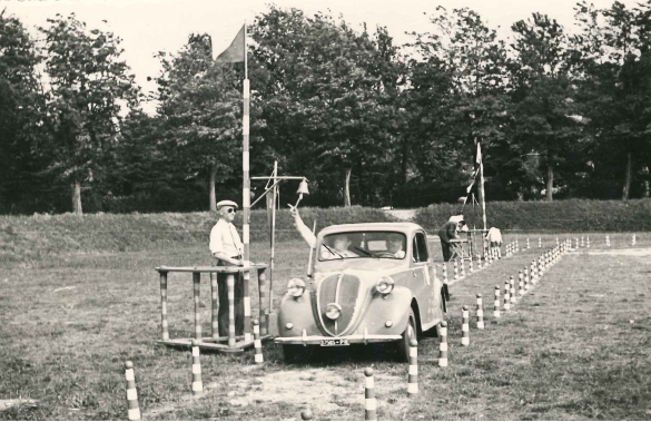 Gara Automobilistica - Collezione BIblioteca G.D.Romagnosi: 1961, Ponte automobilistico Napoli-Milano organizzato dai giornali 'Il mattino' e 'Corriere di Napoli'