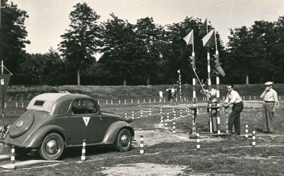 Gara Automobilistica - Collezione BIblioteca G.D.Romagnosi: 1961, Ponte automobilistico Napoli-Milano organizzato dai giornali 'Il mattino' e 'Corriere di Napoli'