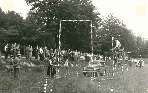 Gara Automobilistica - Collezione BIblioteca G.D.Romagnosi: 1961, Ponte automobilistico Napoli-Milano organizzato dai giornali 'Il mattino' e 'Corriere di Napoli'