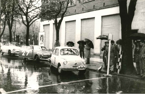 Gara Automobilistica - Collezione BIblioteca G.D.Romagnosi: 1961, Ponte automobilistico Napoli-Milano organizzato dai giornali 'Il mattino' e 'Corriere di Napoli'