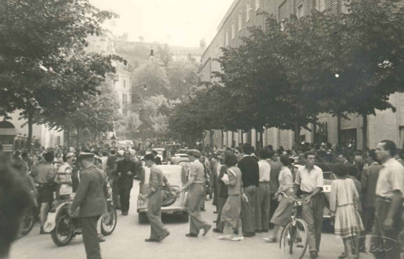 1950 Giro d'Italia 33 edizione: 25 Maggio 1950 - Il centro di Salsomaggiore con le persone accorse a vedere il Giro d'Italia