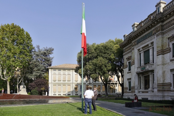 Raduno Alpini: L'alzabandiera in piazza Berzieri