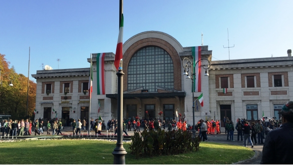 Alpini a Salsomaggiore: Domenica 15 ottobre 2017 - Ammassamento piazzale della Stazione