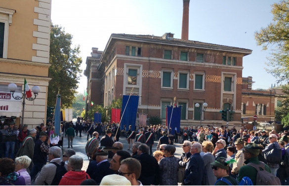 Raduno Alpini a Salsomaggiore Terme: Sfilata in viale Matteotti