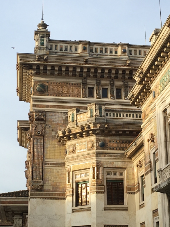 Terme Berzieri: Edificio monumentale, trionfo del Liberty