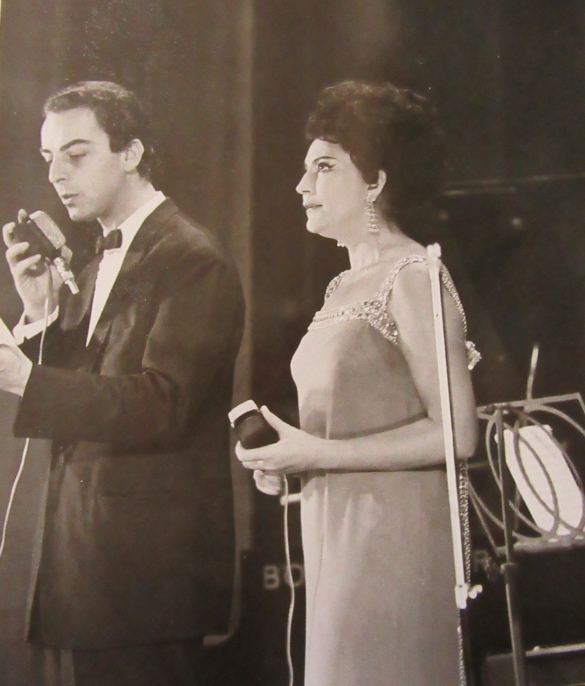Teatro Nuovo Salsomaggiore Terme: Anni  '60 del Novecento - Daniele Piombi e Nilla Pizzi sul palco del Teatro Nuovo di Salsomaggiore