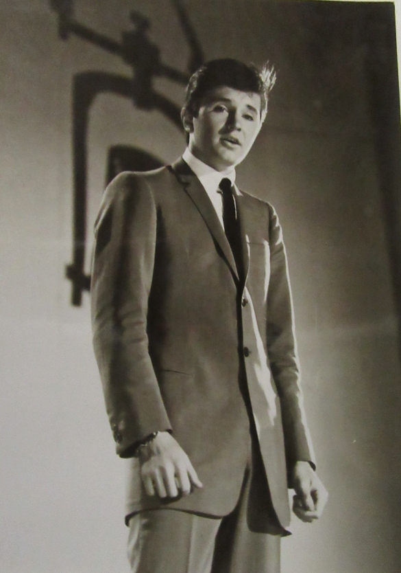Teatro Nuovo Salsomaggiore Terme: Anni ' 60 del Novecento - Il cantante Bobby Solo al Teatro Nuovo 