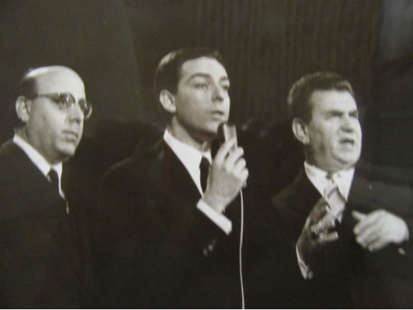 Teatro Nuovo Salsomaggiore Terme: Anni '60 del Novecento - Al centro Daniele e Gino Cervi al Teatro Nuovo di Salsomaggiore