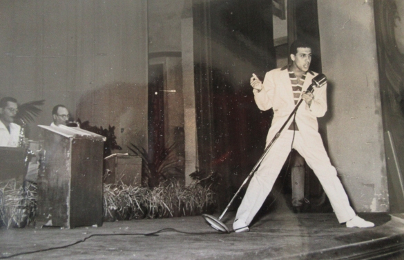 Teatro Nuovo  Salsomaggiore Terme: Anni '60 del Novecento - Il cantante Adriano Celentano si esibisce al Teatro Nuovo durante il festival canoro Juke-Box