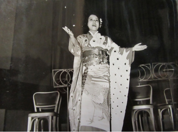 Teatro Nuovo Salsomaggiore Terme: Anni '60 del Novecento - La soprano Atzuko Azuma sul palco del Teatro Nuovo di Salsomaggiore