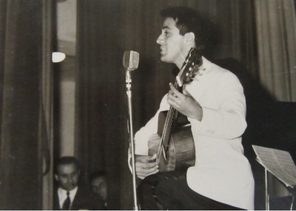 Teatro Nuovo Salsomaggiore Terme: Anni '60 del Novecento - Il cantante Fausto Ciliano si esibisce al Teatro Nuovo 