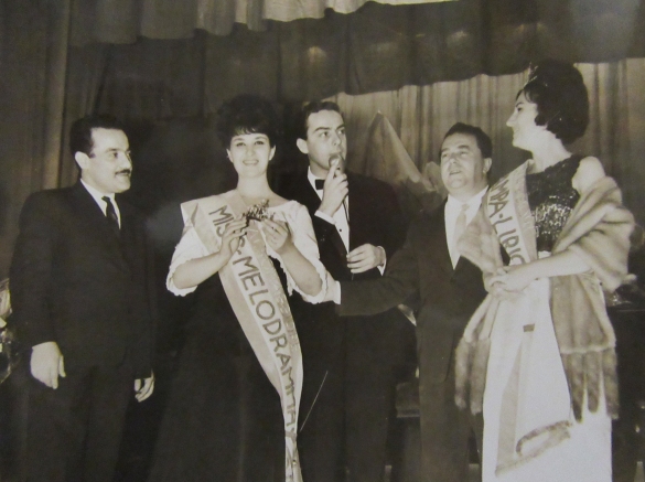 Teatro Nuovo Salsomaggiore Terme: Anni '60 del Novecento - Ferruccio Tagliavini e il presentatore Daniele Piombi sul palco del Teatro Nuovo 