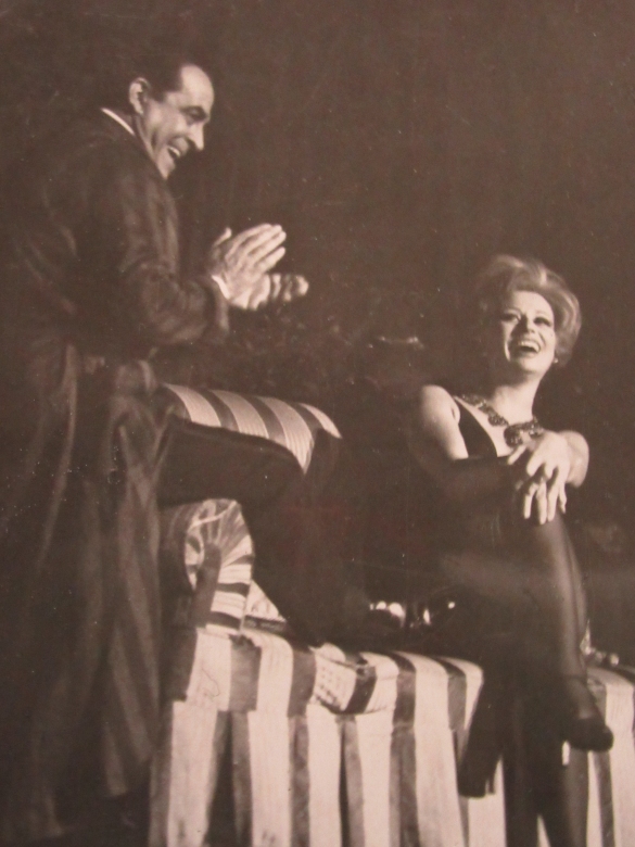 Teatro Nuovo : 13 maggio 1966 - Carlo Dapporto e Mia Martini sul palco del teatro municipale