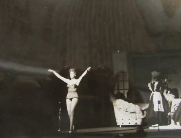 Teatro Nuovo Salsomaggiore Terme: Anni '60 del Novecento - Delia Scala in uno spettacolo al rteatro municipale