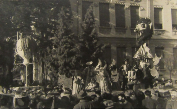 Collezione Biblioteca Comunale G.D. Romagnosi : Fine anni '50  del Novecento - Corso mascherato