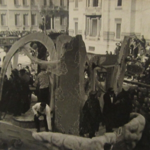 Collezione Biblioteca Comunale G.D. Romagnosi : Fine anni '50  del Novecento - Corso mascherato 