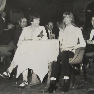 Premio Regia tTelevisiva : Anni '60 del Novecento -I cantanti  Francoise Hardy e Antoine ospiti all'evento 