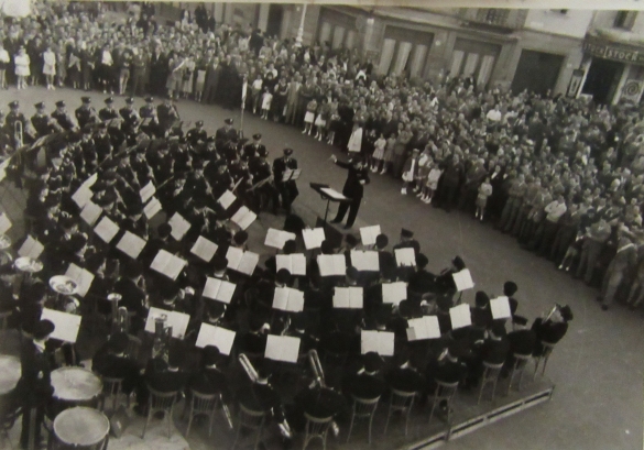 Manifestazione Bandistica: Anni '60 del Novecento - Concerto del gruppo bandistico in piazza