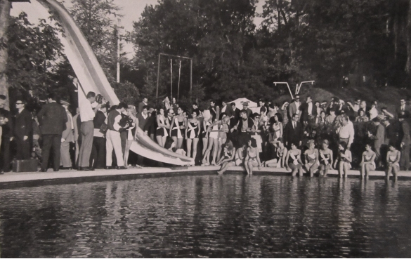 1960 Concorso Nazionale Miss Italia - Collezione Biblioteca Comunale G.D. Romagnosi: 10 -11 settembre 1960 - Le candidate in piscina Leoni