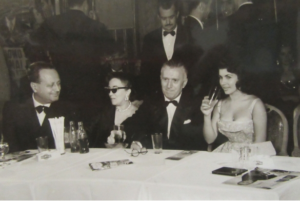 1960 Concorso Nazionale Miss Italia - Collezione Biblioteca Comunale G.D. Romagnosi: 10 -11 settembre 1960  - Il tavolo della giuria con Dino Villani (primo da sinistra) 