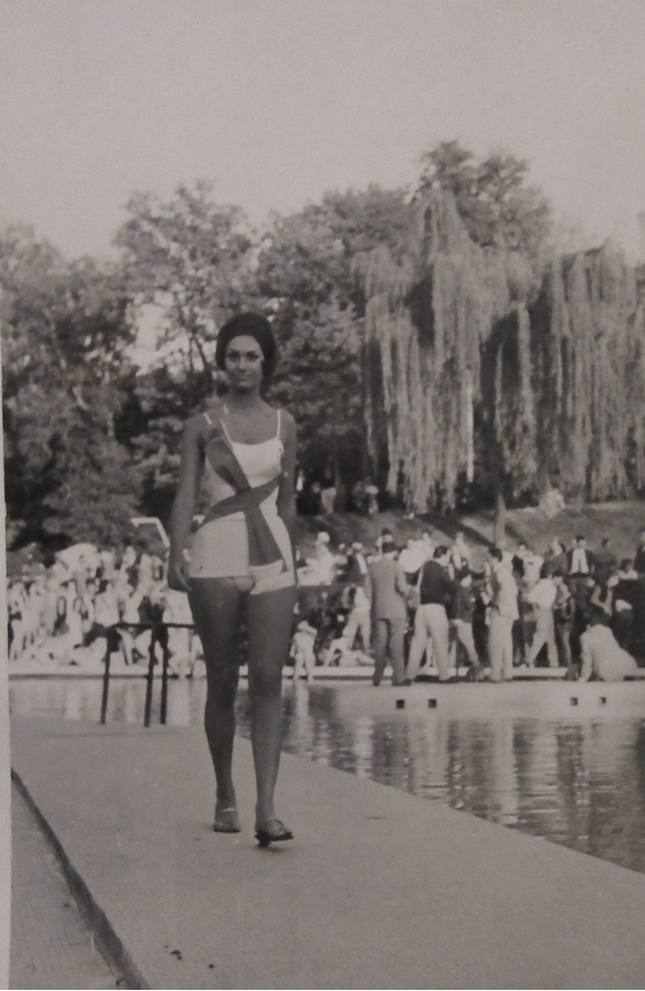 1960 Concorso Nazionale  Miss Italia - Collezione Biblioteca Comunale G.D. Romagnosi: 10 settembre 1960 -Layla Bigazzi, eletta Miss Italia 1960