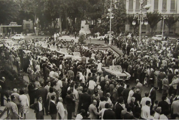 1961 Miss Italia - Collezione Biblioteca Comunale G.D. Romagnosi: 1961 - La sfilata delle miss a bordo delle autovetture Fiat