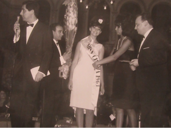 1963 Miss Italia - Collezione Biblioteca Comunale G.D. Romagnosi: 1 settembre 1963 - L'incoronazione di Miss Italia Dallolio Franca