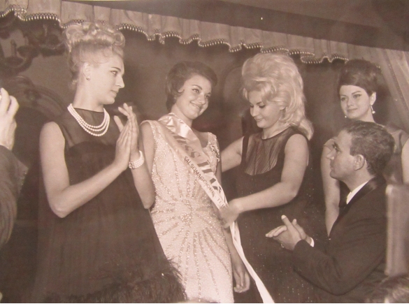 1962 Concorso Nazionale Miss Italia - Collezione Biblioteca Comunale G.D. Romagnosi: 2 settembre 1962 - La proclamazione di Miss Italia, Raffaella De Carolis (umbra)