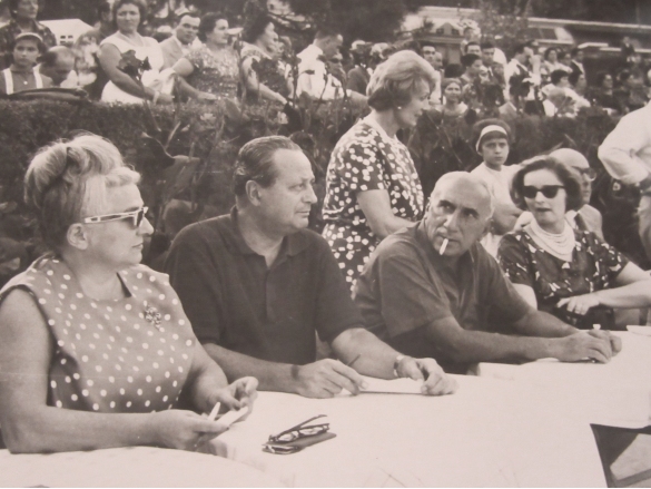 1964 Concorso Nazionale Miss Italia - Collezione Biblioteca Comunale G.D. Romagnosi: settembre 1964 - Il tavolo della giuria con Dino Villani (secondo da sinistra)