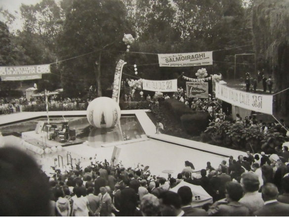 1964 Concorso Nazionale Miss Italia - Collezione Biblioteca Comunale G.D. Romagnosi: settembre 1964 - Il pubblico in piscina Leoni 
