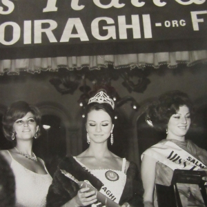 1965 Concorso Nazionale Miss Italia - Collezione Biblioteca Comunale G.D. Romagnosi: 5 settembre 1965- Claudia Cardinale con Alba Rigazzi neo eletta Miss Italia 
