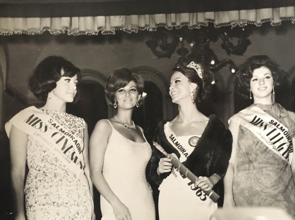 1965 Concorso Nazionale Miss Italia - Collezione Biblioteca Comunale G.D. Romagnosi: 5 settembre 1965 - Claudia Cardinale con neo eletta Miss Italia '65 