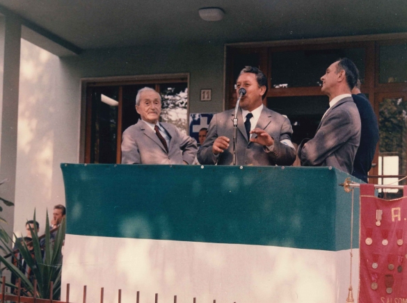 Pubblica Assistenza: 1969 - Inaugurazione della sede della Pubblica Assistenza, sul podio al centro, il Presidente dott. Mario Pisaneschi