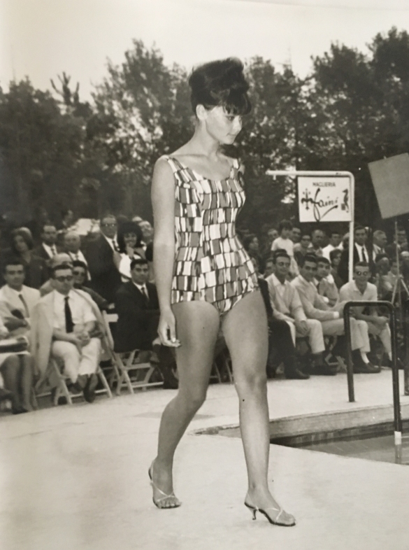 1966 Concorso Nazionale Miss Italia - Collezione Biblioteca Comunale G.D. Romagnosi: Sfilata in costume da bagno