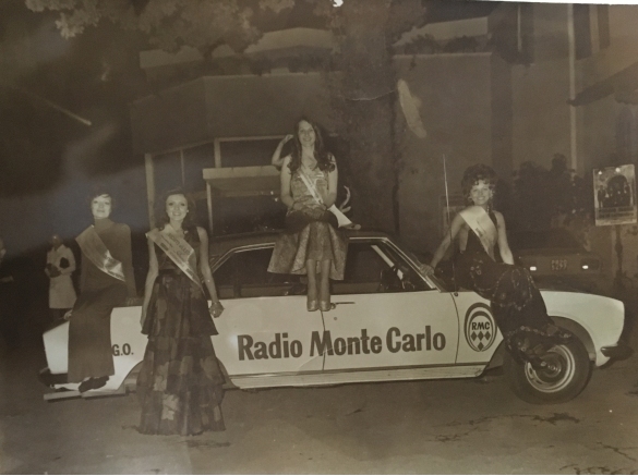 1967 Concorso Nazionale Miss Italia - Collezione Biblioteca Comunale G.D. Romagnosi: 3 settembre 1967 - Miss sull'auto di Radio Monte Carlo
